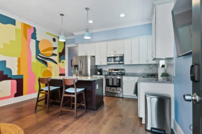Renovated Dog Friendly Duplex Near Food & Fun Fully Fenced Yard and Private Parking